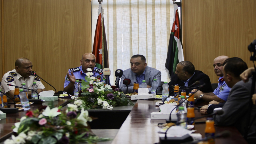اجتماع لجنة فلسطين النيابية مع المعنيين خلال زيارة إلى جسر الملك حسين. 18/7/2022.(صلاح ملكاوي/المملكة)