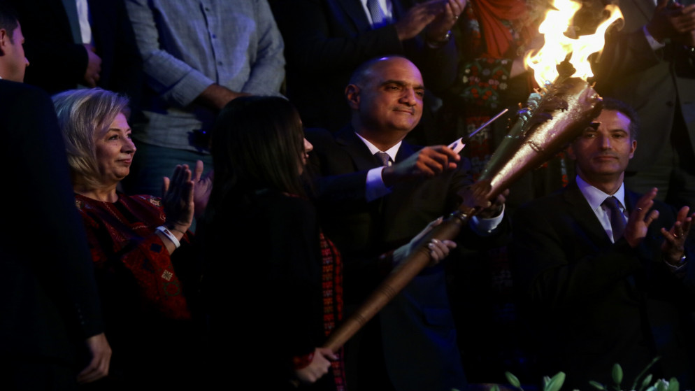 رئيس الوزراء بشر الخصاونة يوقد شعلة مهرجان جرش في دورته الـ36. (صلاح ملكاوي/المملكة)