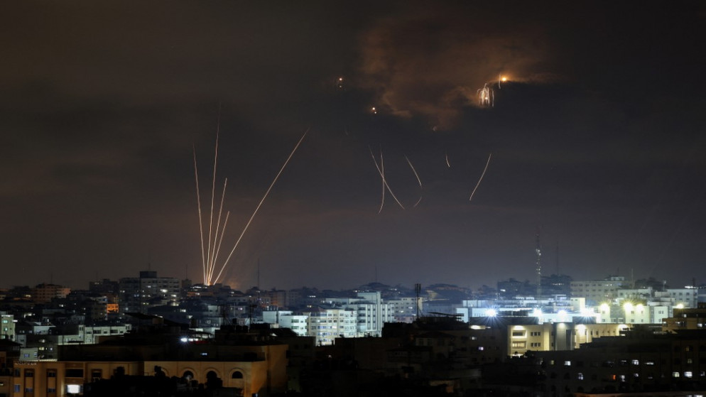 آثار إطلاق الصواريخ الفلسطينية من قطاع غزة، 5 آب/أغسطس 2022. (رويترز)