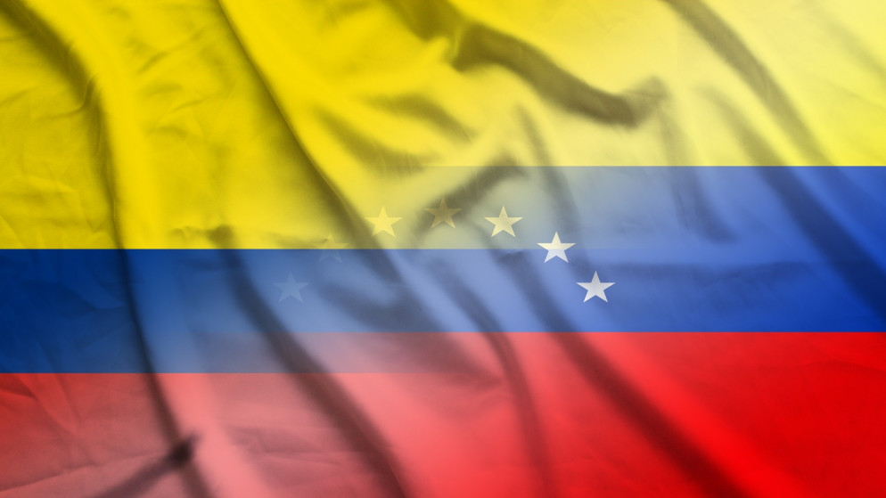 علما فنزويلا وكولومبيا. (shutterstock)