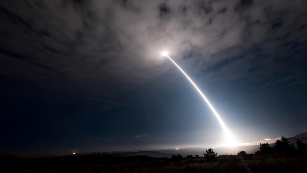 صاروخ باليستي عابر للقارات من طراز Minuteman III أثناء اختبار تشغيلي في الساعة 2:10 صباحًا بتوقيت المحيط الهادئ الصيفي في قاعدة فاندنبرغ الجوية ، كاليفورنيا ، الولايات المتحدة ، 2 أغسطس / آب 2017.(رويترز)
