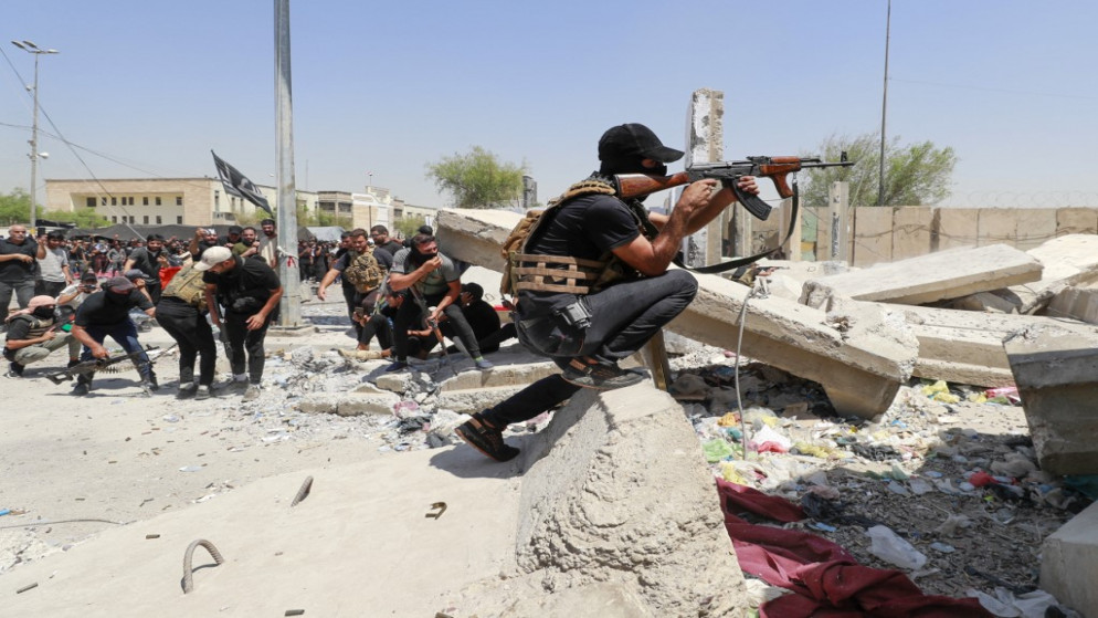اشتباكات مسلحة في العاصمة العراقية بغداد، 30/8/2022. (أ ف ب)