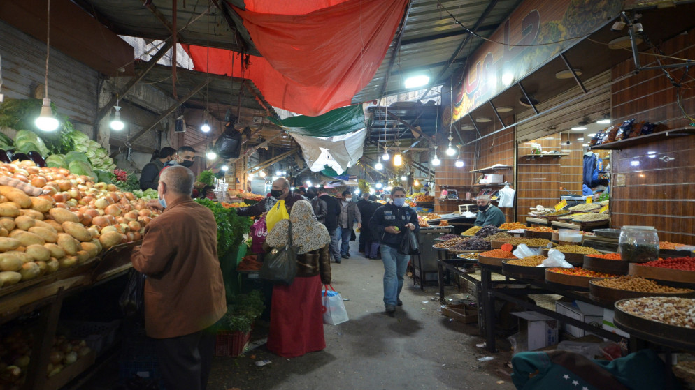 سوق السكر في منطقة وسط البلد في عمان، 25 شباط/فبراير 2021. (رويترز)