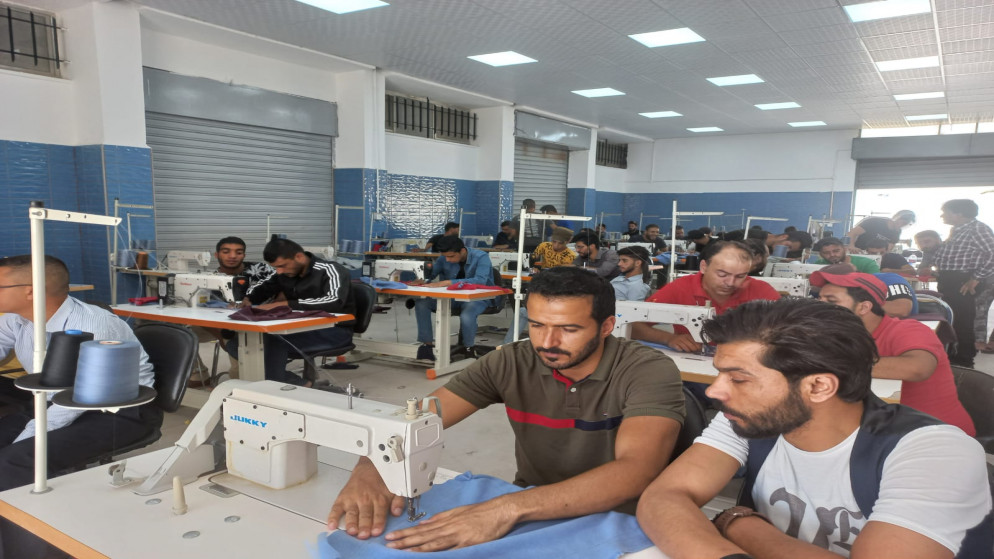 جانب من تدريب شباب للعمل ضمن برنامج الفروع الإنتاجية في الطفيلة. (وزارة العمل)