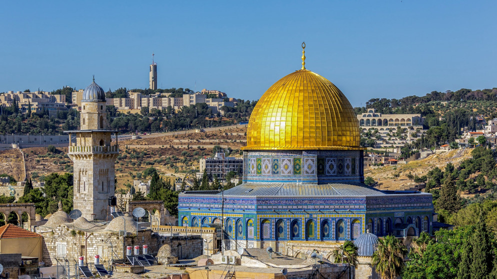 منظر عام لقبة الصخرة داخل المسجد الأقصى في مدينة القدس المحتلة. (Shutterstock)