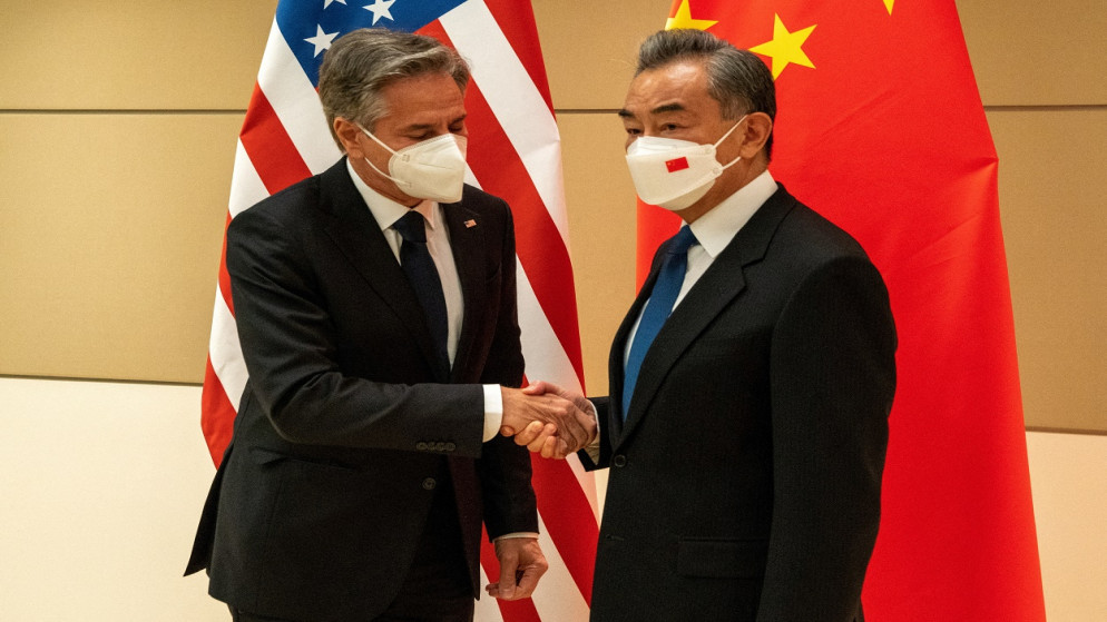 وزير الخارجية الأميركي أنتوني بلينكين (يسار) يلتقي بمستشار الدولة الصيني ووزير الخارجية وانغ يي، خلال الدورة 77 للجمعية العامة للأمم المتحدة في الولايات المتحدة. 23/09/2022. (رويترز)