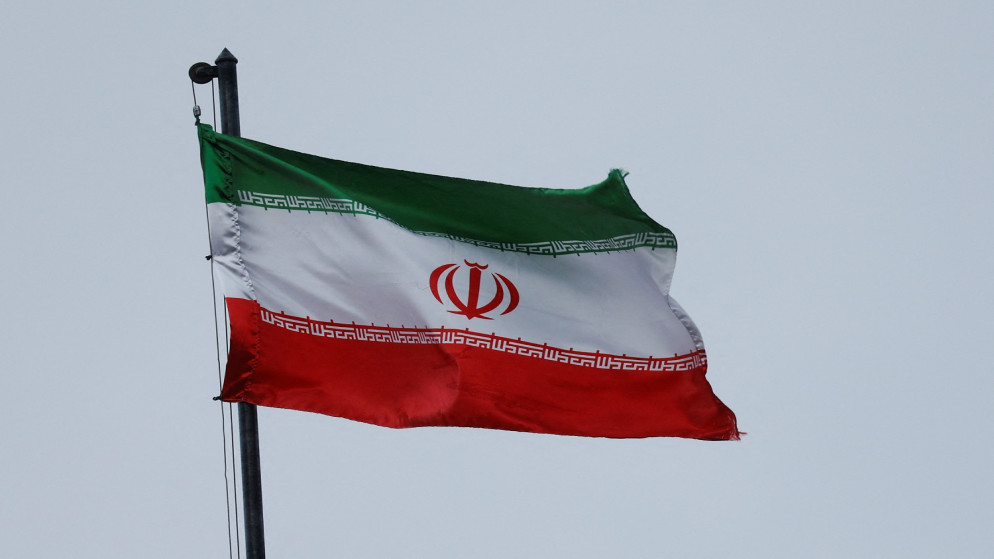 علم إيران فوق مبنى السفارة الإيرانية في كييف . أوكرانيا . 24 سبتمبر 2022. (رويترز / فالنتين أوجيرينكو)