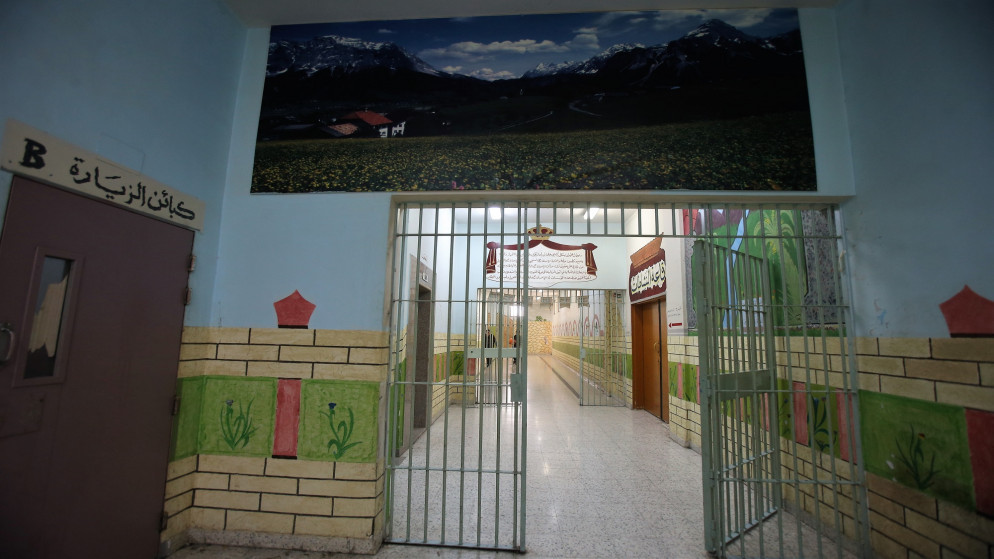 باب مفتوح في سجن في مركز إصلاح وتأهيل في الزرقاء. (صلاح ملكاوي /المملكة)