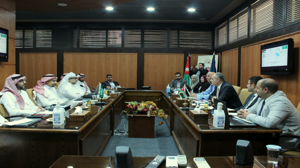 اجتماعات أردنية-سعودية تناقش صيغ اتفاقيات الربط الكهربائي بين البلدين.(وزارة الطاقة)