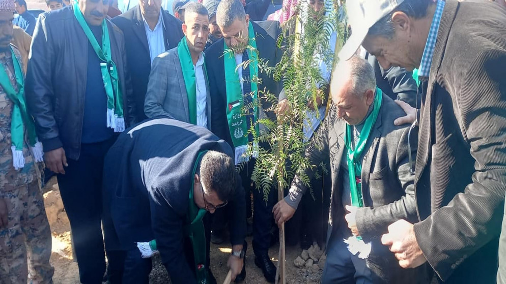 وزير الزراعة خالد الحنيفات خلال رعايته، مندوبا عن جلالة الملك عبدالله الثاني، الاحتفال الرسمي لعيد الشجرة في لواء القطرانة محافظة الكرك. (وزارة الزراعة)