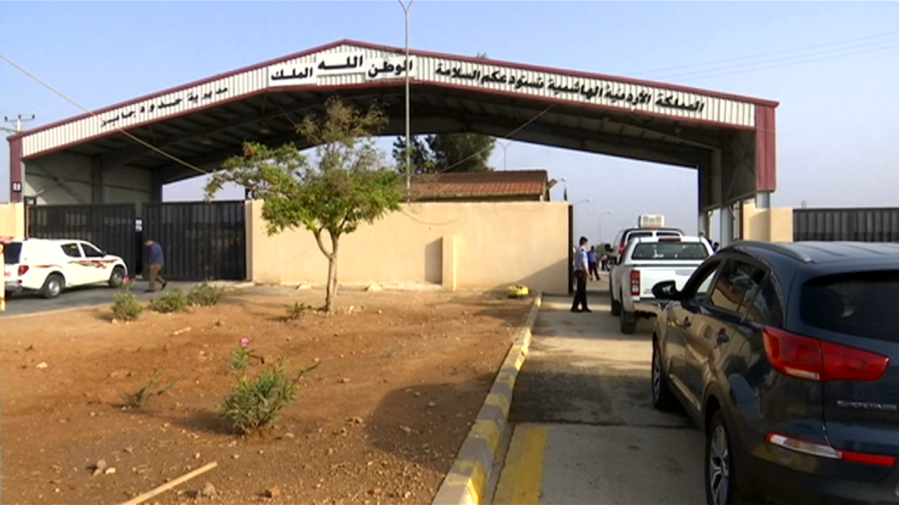 مركبات تغادر عبر معبر جابر الحدودي مع سوريا. (المملكة)