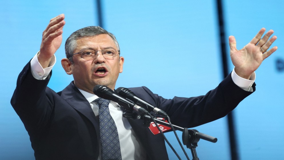 المعارض الرئيسي في تركيا أوزغور أوزيلن الذي انتخب لرئاسة حزب الشعب الجمهوري. (أف ب)