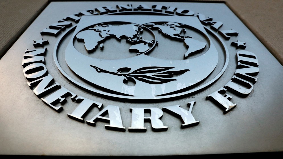 من أمام مقر صندوق النقد الدولي. (رويترز)