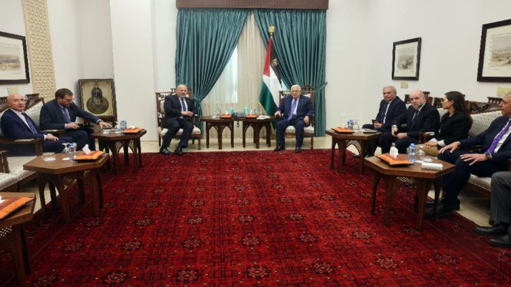 الرئيس الفلسطيني محمود عباس يستقبل المدعي العام للمحكمة الجنائية الدولية. ( وفا)