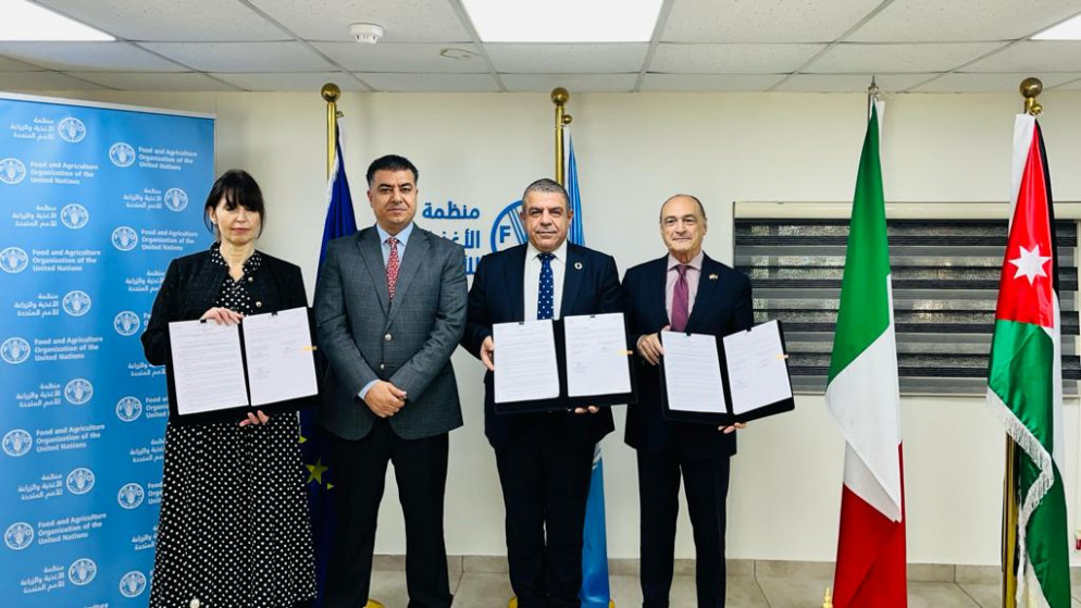 توقيع اتفاقية شراكة بين الوكالة الإيطالية للتعاون الإنمائي وفاو لتعزيز الأمن الغذائي وصمود المجتمعات المضيفة والسوريين في الأردن. (فاو الأردن)