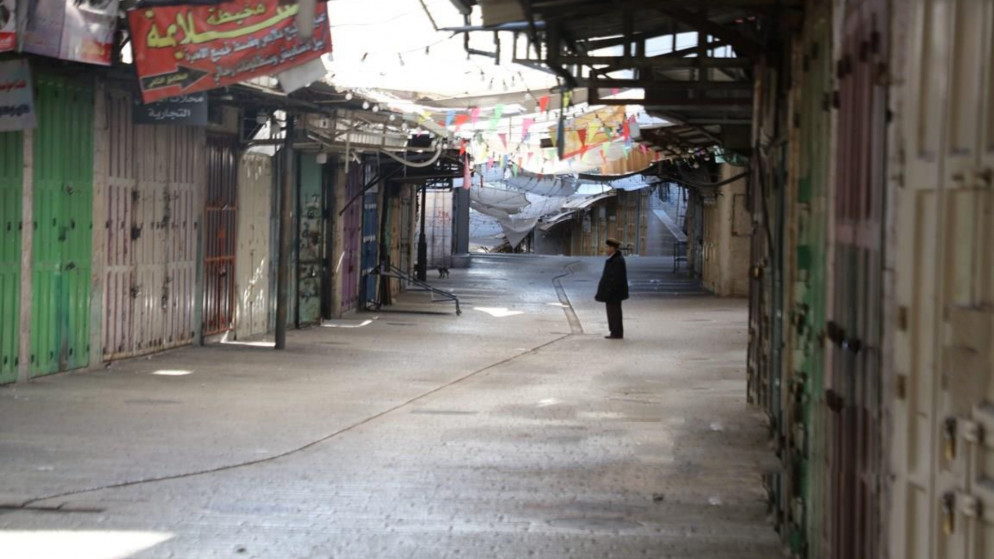 جانب من الإضراب في الخليل تزامنا مع حراك عالمي تنديدا بالعدوان المتواصل على الفلسطنيين. (وفا)