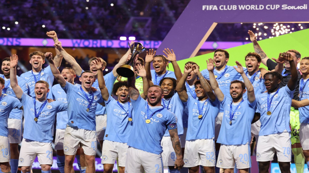 لاعبو مانشستر سيتي يحتفلون بالفوز بكأس العالم للأندية في جدة، 22 كانون الأول/ديسمبر 2023. (أ ف ب)