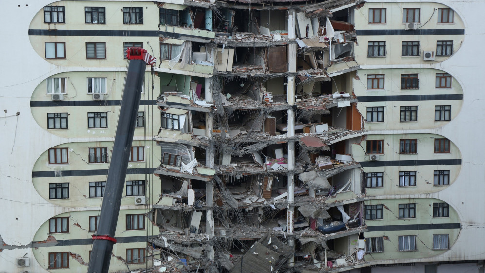 مبنى مدمر في أعقاب الزلزال الذي ضرب ديار بكر بتركيا، 6 شباط/فبراير 2023. (رويترز)