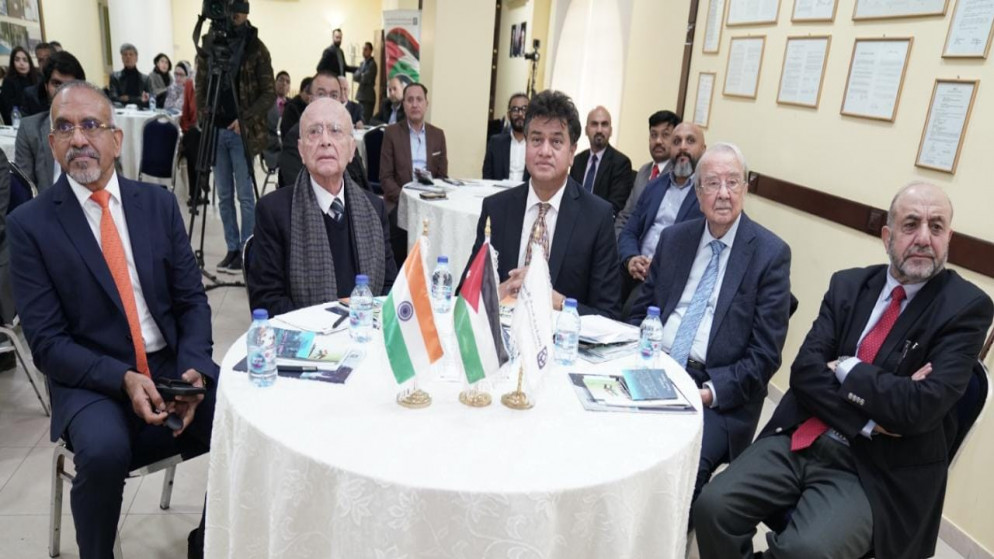 جانب من ندوة نقاشية نظمتها السفارة الهندية في الأردن بالتعاون مع جمعية رجال الأعمال الأردنيين حول فرص الاستثمار في عدد من ولايات الهند وعلى وجه الخصوص ولاية كيرلا.( جمعية رجال الأعمال الأردنيين)