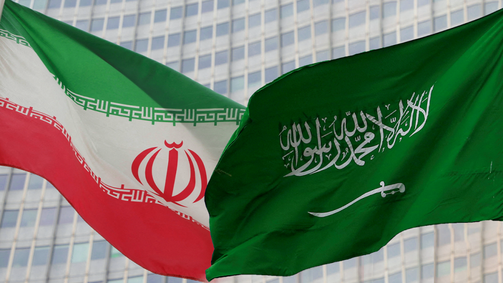 العلمان السعودي والإيراني. (رويترز)