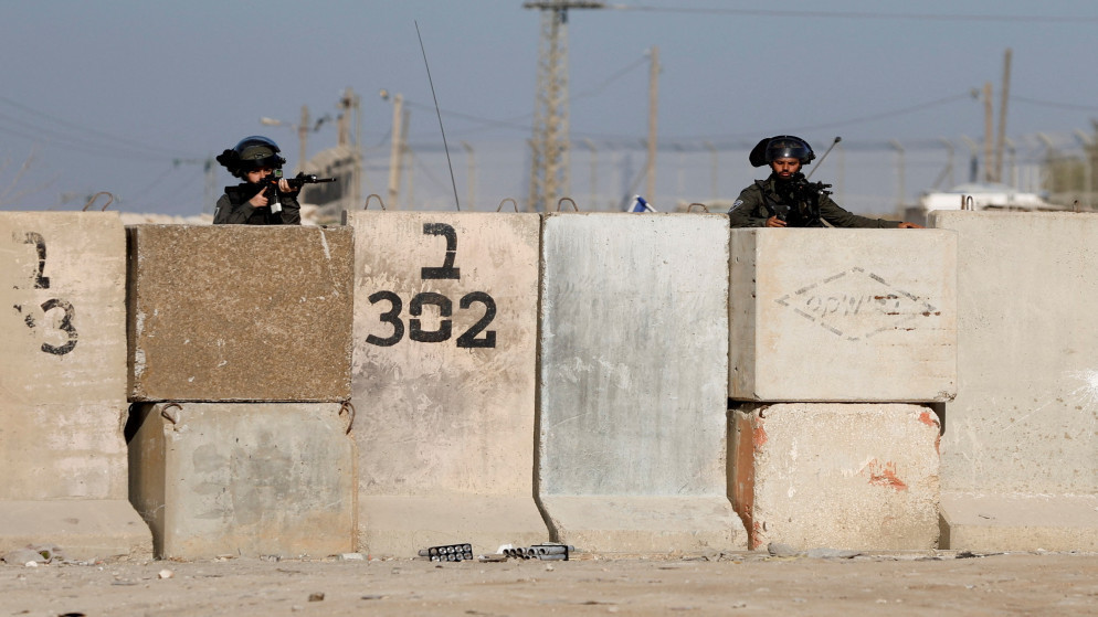 تمركز لقوات الاحتلال الإسرائيلي خلال مواجهة فلسطينيين في الضفة الغربية المحتلة. (رويترز)