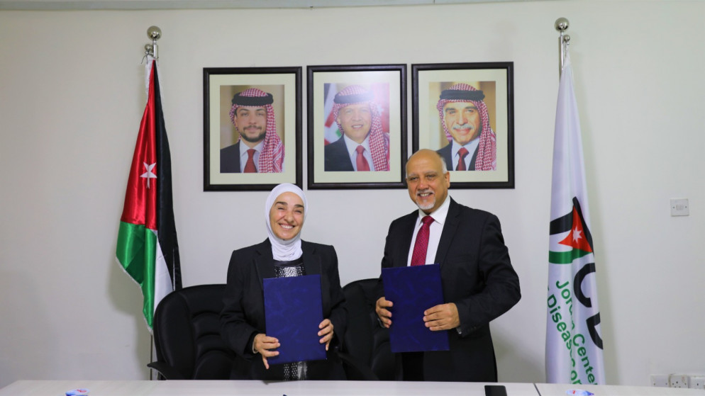 رئيسة المركز الوطني لمكافحة الأوبئة والأمراض السارية رائدة القطب والأمين العام للمجلس التمريضي الأردني هاني النوافلة. (المركز الوطني لمكافحة الأوبئة والأمراض السارية)
