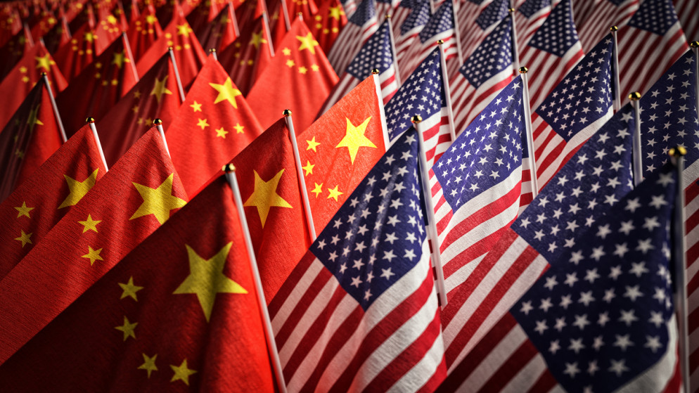أعلام أميركية وصينية. (istockphoto)