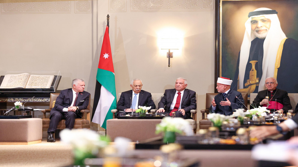جلالة الملك عبدالله الثاني يلتقي بحضور الرئيس الفلسطيني محمود عباس شخصيات مقدسية إسلامية ومسيحية. (الديوان الملكي الهاشمي)