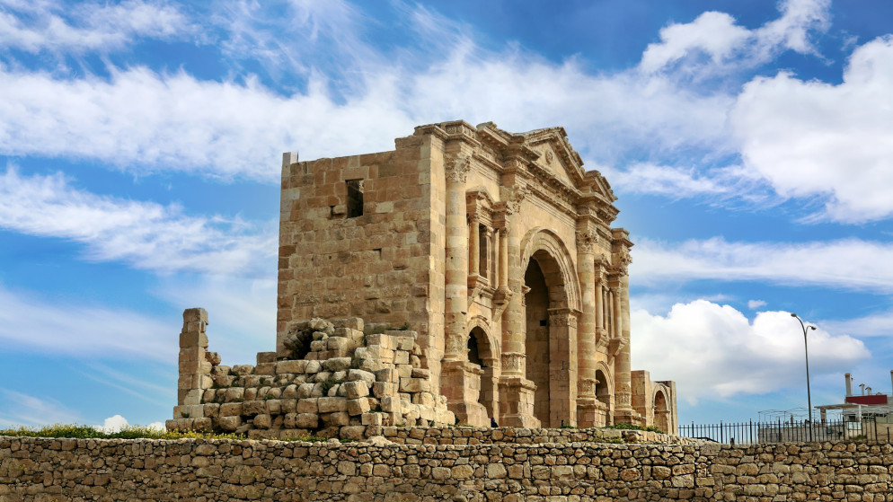 صورة توضيحية لمدخل الموقع الأثري لمدينة جرش شمالي الأردن.. (istockphoto)