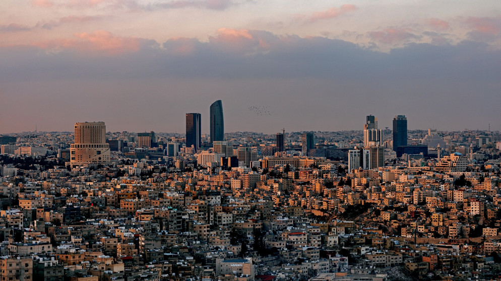 صورة توضيحية لأبنية وأبراج ومنشآت فندقية في العاصمة عمّان. (istockphoto)