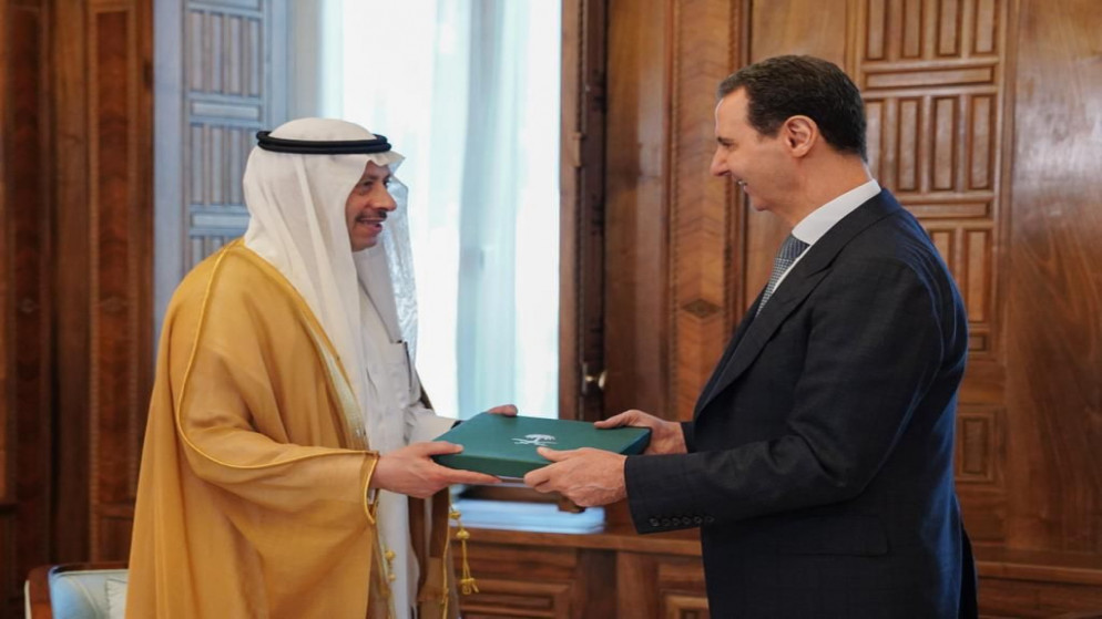 السفير السعودي لدى الأردن نايف بن بندر السديري يسلم الرئيس السوري بشار الأسد دعوة للمشاركة في القمة العربية