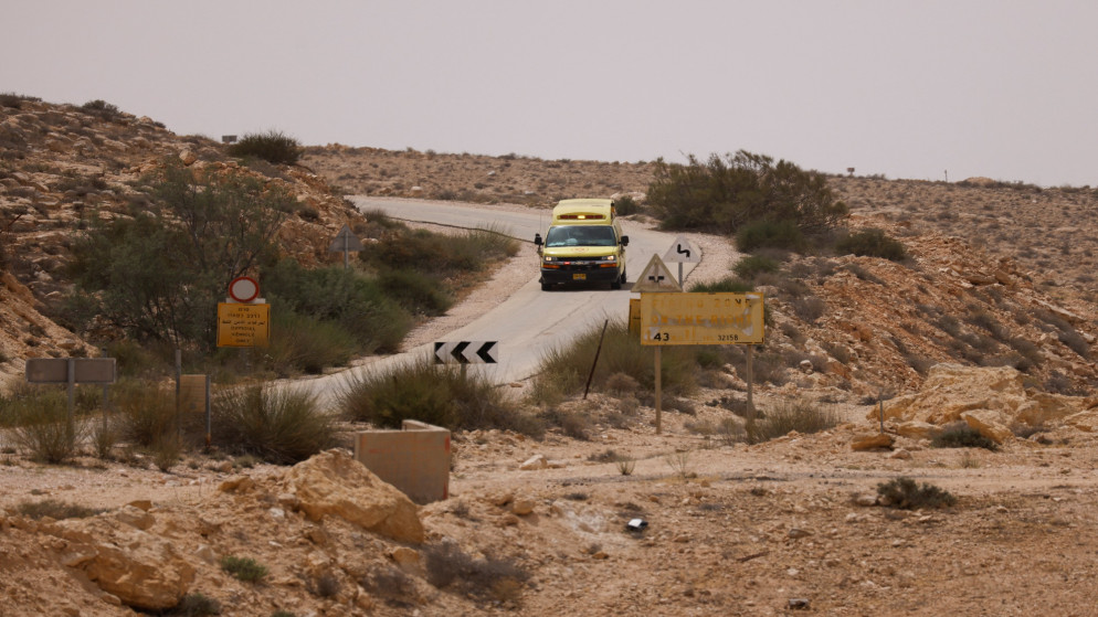 سيارة إسعاف بالقرب من موقع حادث أمني عند الحدود الجنوبية مع مصر، 3 حزيران 2023. (رويترز)