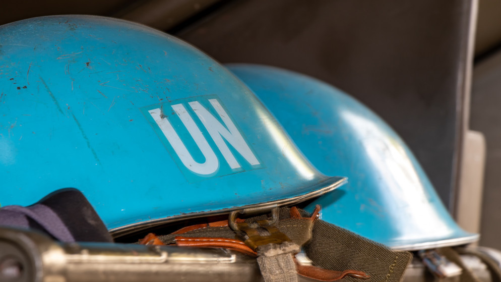 صورة أرشيفية لخوذة جندي من قوات حفظ السلام التابعة للأمم المتحدة. (Shutterstock)
