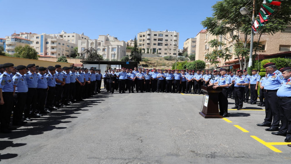 مدير الأمن العام يوجه إدارة الإقامة والحدود لمضاعفة الجهود للتسهيل على الحجاج. (الأمن العام)