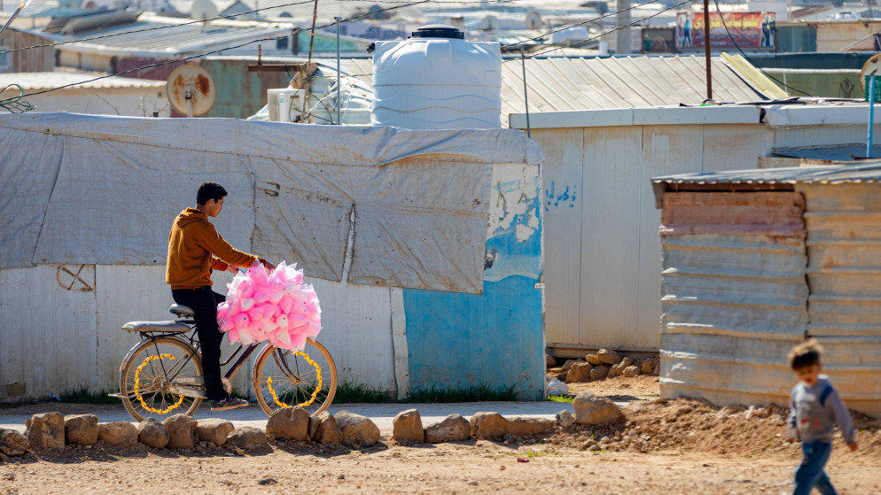 لاجئون سوريون داخل مخيم في الأردن. (المفوضية السامية للأمم المتحدة لشؤون اللاجئين)