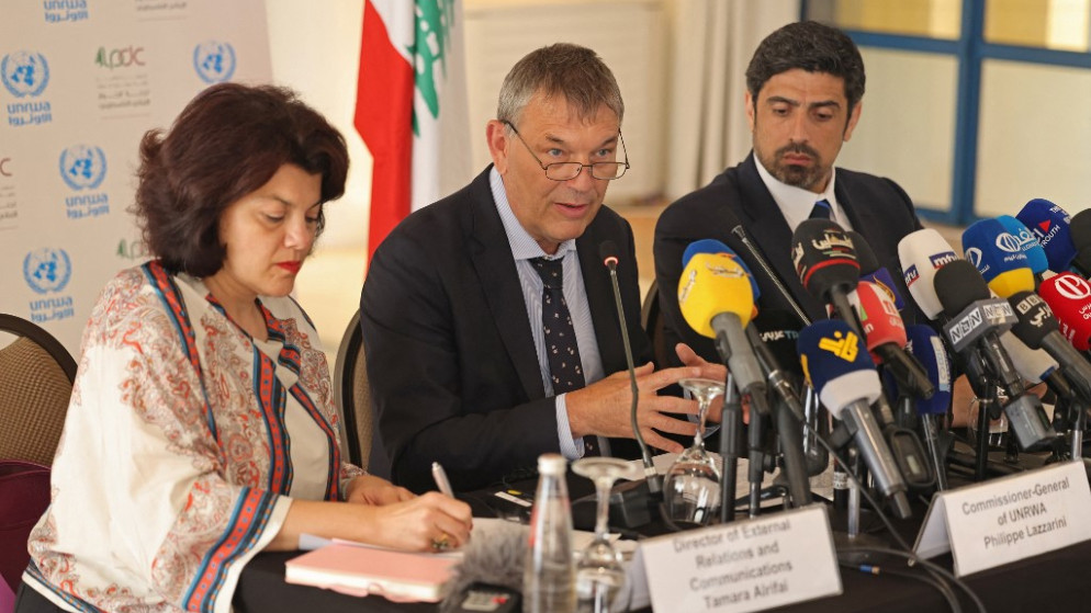 المفوض العام لـ"أونروا" فيليب لازاريني يتحدث خلال مؤتمر صحفي في بيروت. (أ ف ب)