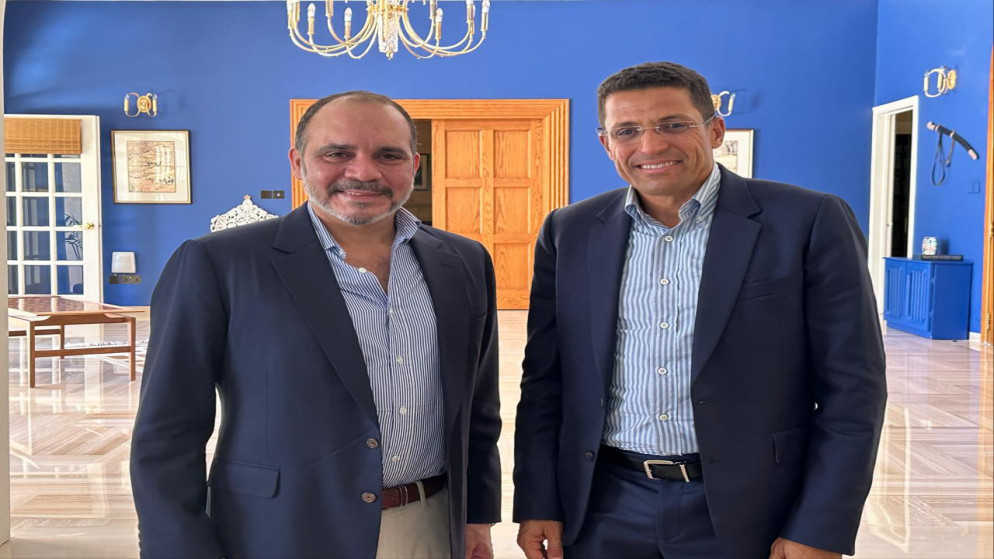 لقاء سمو الأمير علي بن الحسين مع مدرب المنتخب الوطني الجديد المغربي الحسين عموتة. (اتحاد كرة القدم)