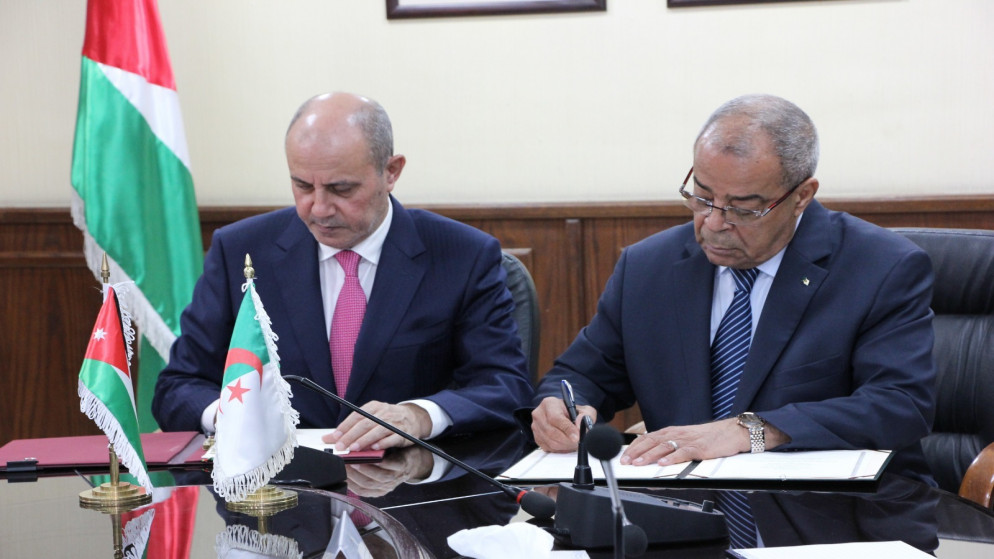 توقيع 17 اتفاقية ومذكرة تفاهم لتأطير التعاون في مجالات عدة بين الأردن والجزائر. (وزارة الصناعة والتجارة)