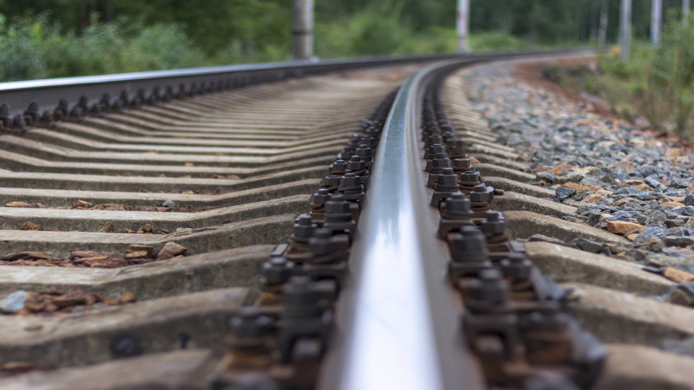 يجري العمل على استكمال عملية الاستملاكات اللازمة لأراضي مشروع شبكة السكك الحديدية. (istock)