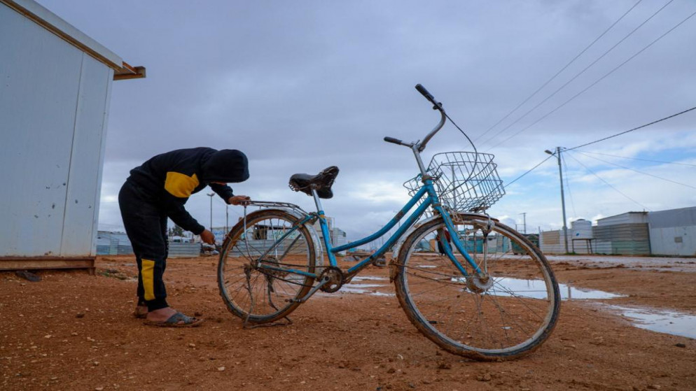 دراجة هوائية في مخيم الزعتري للاجئين السوريين. (محمد حواري/ الأمم المتحدة)