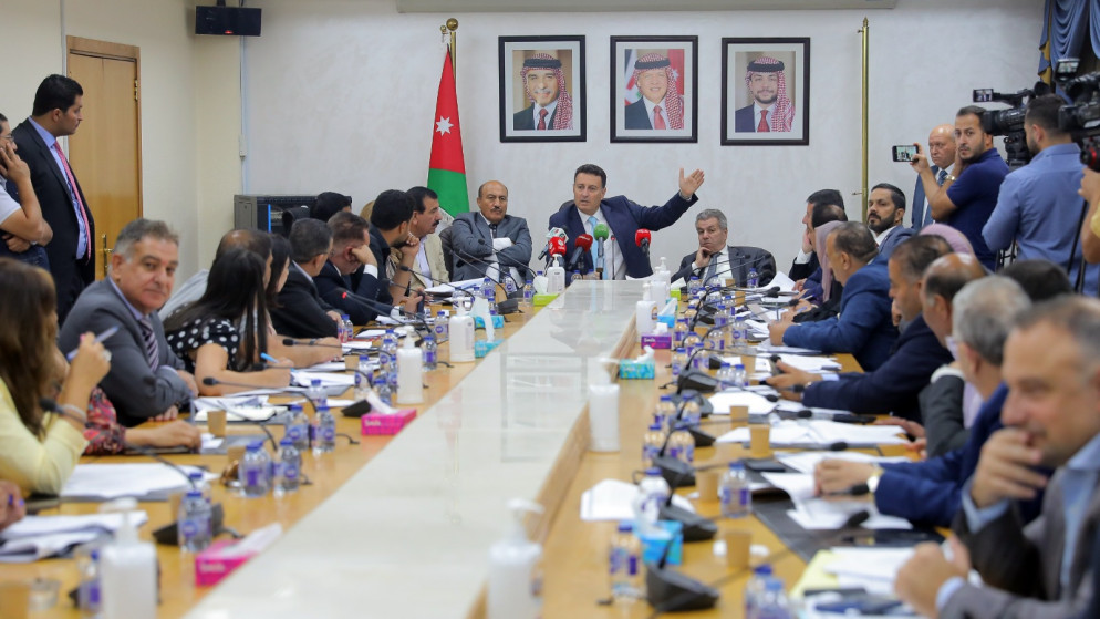 الصفدي خلال ترؤسه جانبا من اجتماع اللجنة القانونية. 23 تموز 2023. (مجلس النواب)