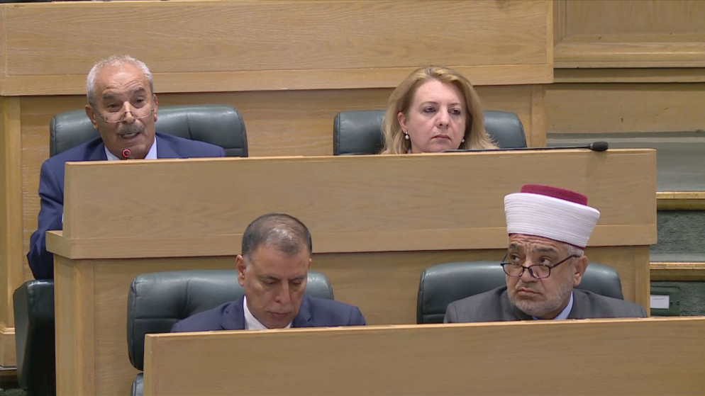 وزير العدل أحمد الزيادات خلال جلسة تشريعية في مجلس النواب لمناقشة مشروع قانون الجرائم الإلكترونية. (المملكة)