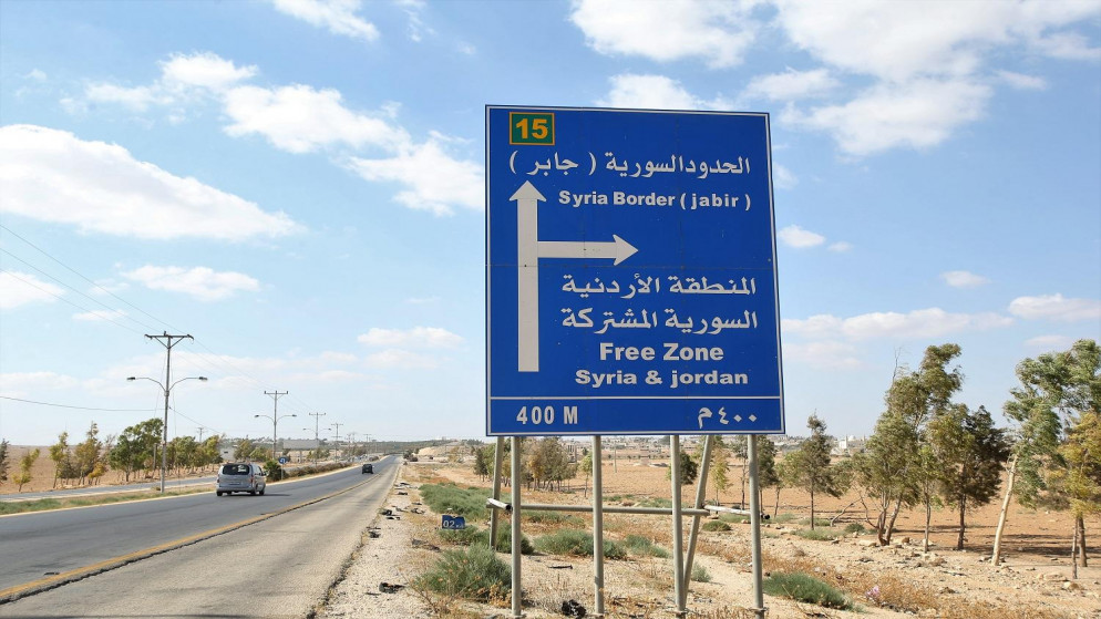 الطريق المؤدي إلى معبر جابر في المفرق الحدودي ويقابله معبر نصيب في سوريا. (صلاح ملكاوي / المملكة)