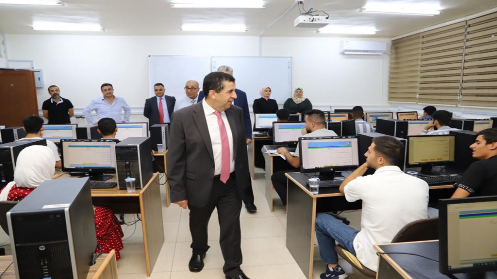 رئيس جامعة البلقاء التطبيقية رئيس اللجنة العليا للامتحانات أحمد العجلوني في مركز الجامعة قاعات امتحان الشهادة الجامعية المتوسطة للدورة الصيفية للعام 2023. (جامعة البلقاء التطبيقية)