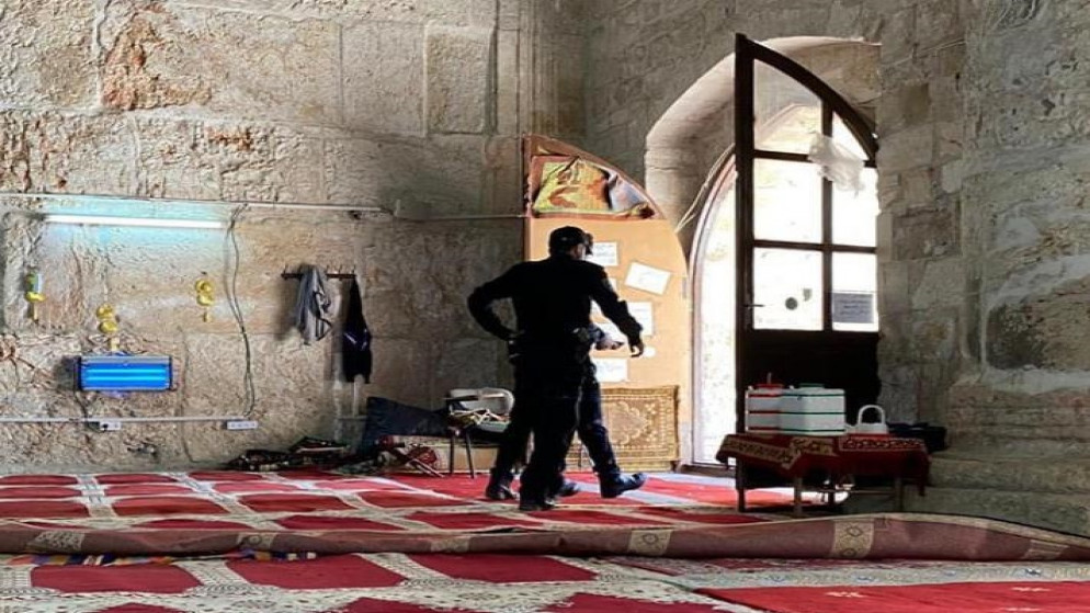 صورة أرشيفية لاقتحام قوات الاحتلال الإسرائيلي مصلى باب الرحمة في المسجد الأقصى. (وفا)