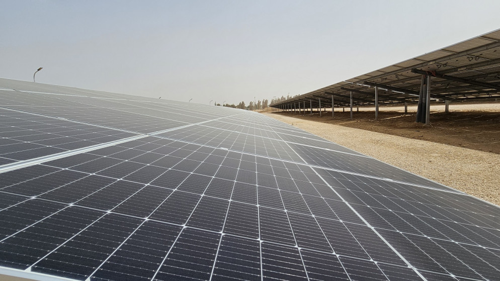 مزرعة خلايا شمسية لتوليد الكهرباء في بلدية الأزرق الجديدة. (المملكة)