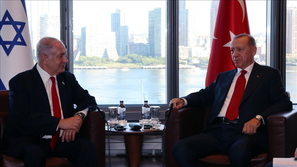 الرئيس التركي رجب طيب أردوغان خلال لقائه  رئيس الوزراء الإسرائيلي بنيامين نتنياهو بالبيت التركي.(الأناضول)