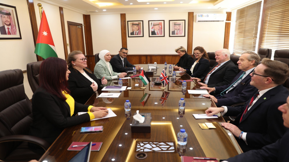 وزيرة التخطيط والتعاون الدولي زينة طوقان خلال اجتماعها بوفد من مجلس العموم البريطاني عن حزب المحافظين لشؤون الشرق الأوسط. (وزارة التخطيط)