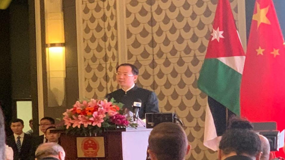 السفير الصيني في الأردن تشن تشوان دونغ خلال إلقاء كلمته بحفل الاستقبال الذي أقامته السفارة بمناسبة الذكرى الـ74 لتأسيس جمهورية الصين الشعبية. 26-9-2023. (المملكة)