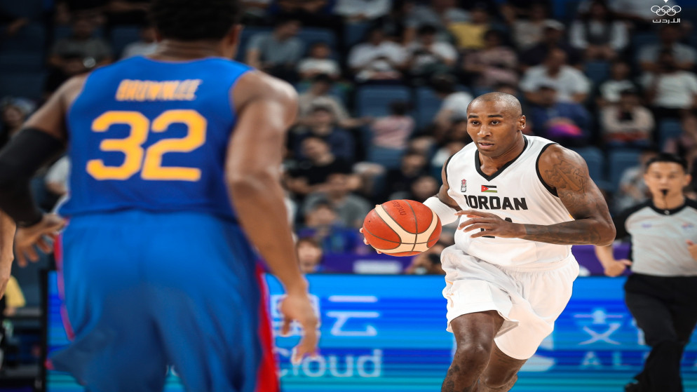 جانب من مباراة المنتخب الوطني لكرة السلة أمام نظيره الفلبيني. (اللجنة الأولمبية الأردنية)
